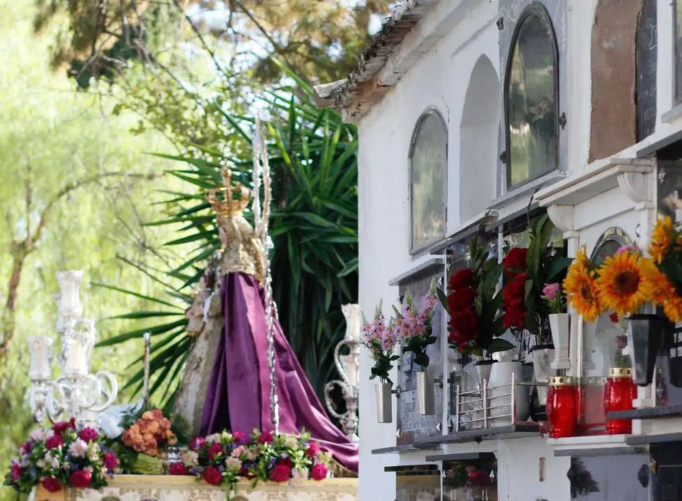 Virgen del Valle en el Cementerio Municipal