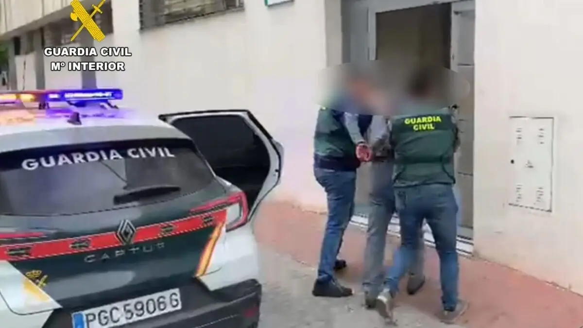Guardia Civil en la detenci&oacute;n del l&iacute;der de una organizaci&oacute;n criminal dedicada al robo en viviendas en el Aljarafe sevillano. // Imagen de la Guardia Civil
