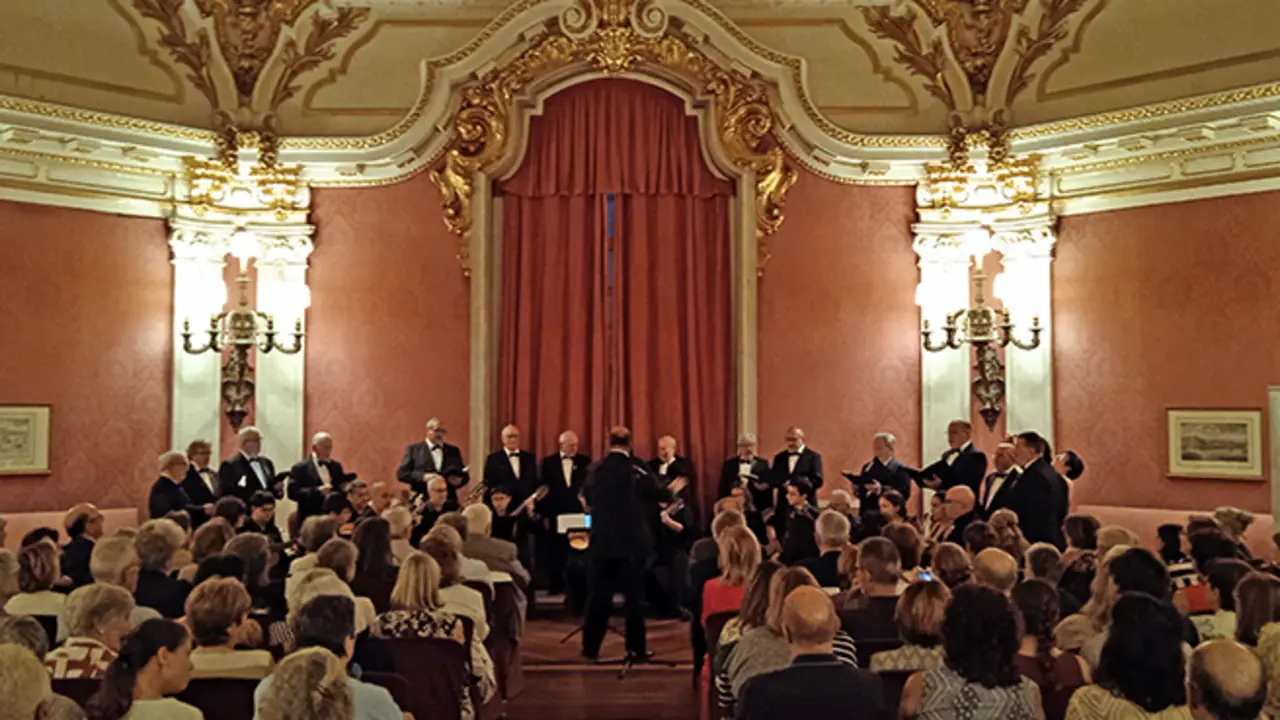El Coro y Orquesta Maestro Ricardo Lafuente llena de m&uacute;sica y solidaridad el concierto de Capaz de Ser en Sevilla