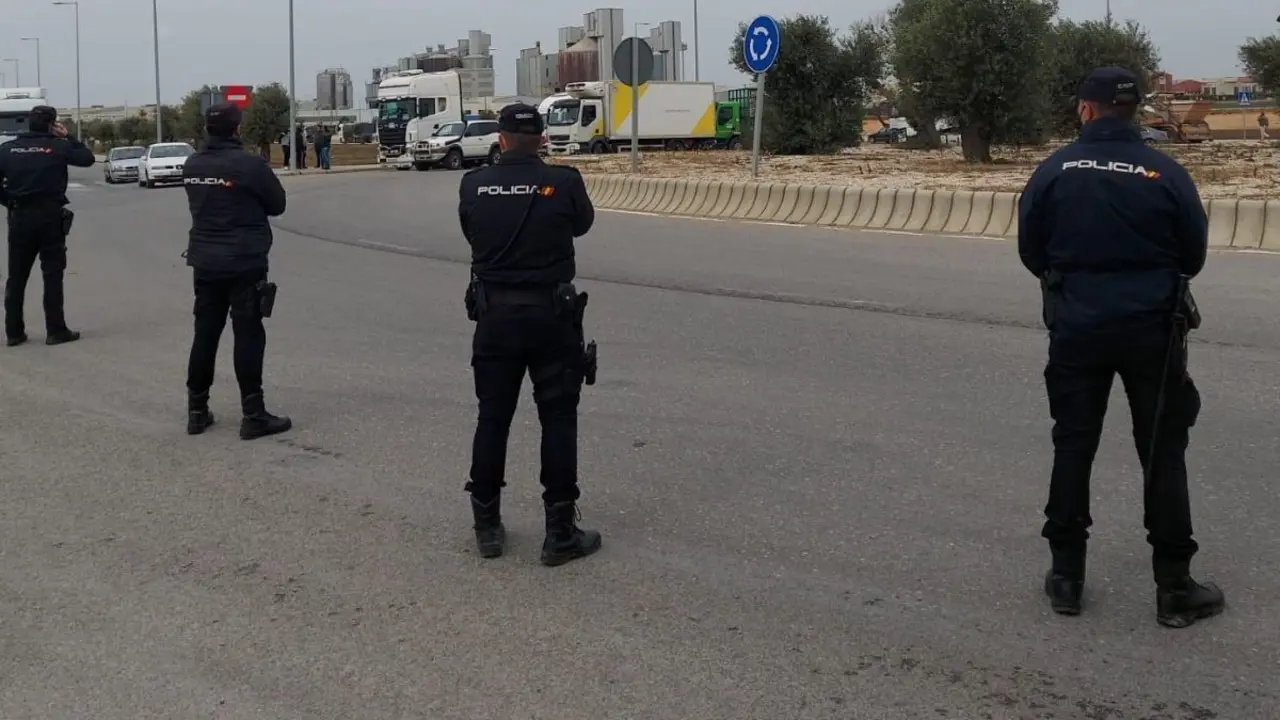 Polic&iacute;a Nacional en pol&iacute;gonos industriales.