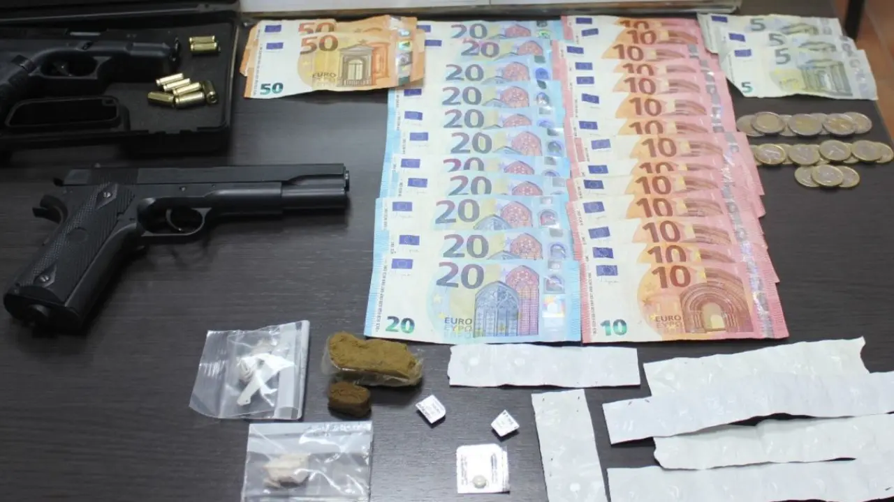 Material intervenido por la Guardia Civil en la operaci&oacute;n en Carmona.