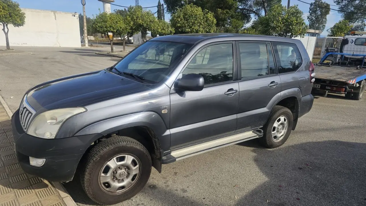 Veh&iacute;culo Toyota Land Cruiser.