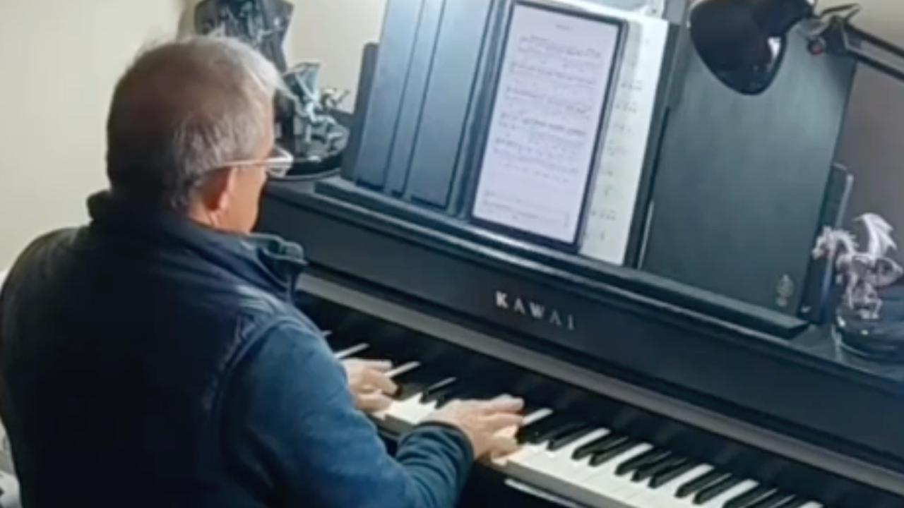 La interesante versi&oacute;n a piano que hace un sevillano del &lsquo;Berghain&rsquo; de Rosal&iacute;a