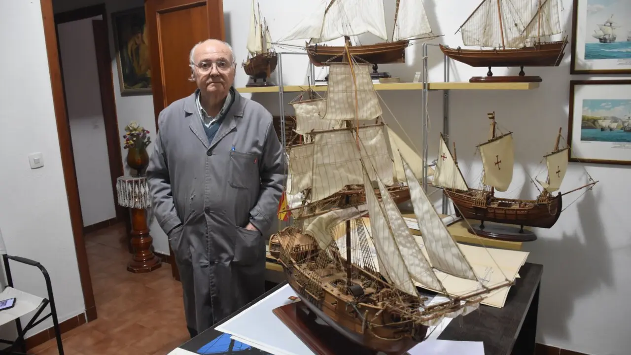 Luciano, a sus 85 a&ntilde;os, con uno de sus proyectos.