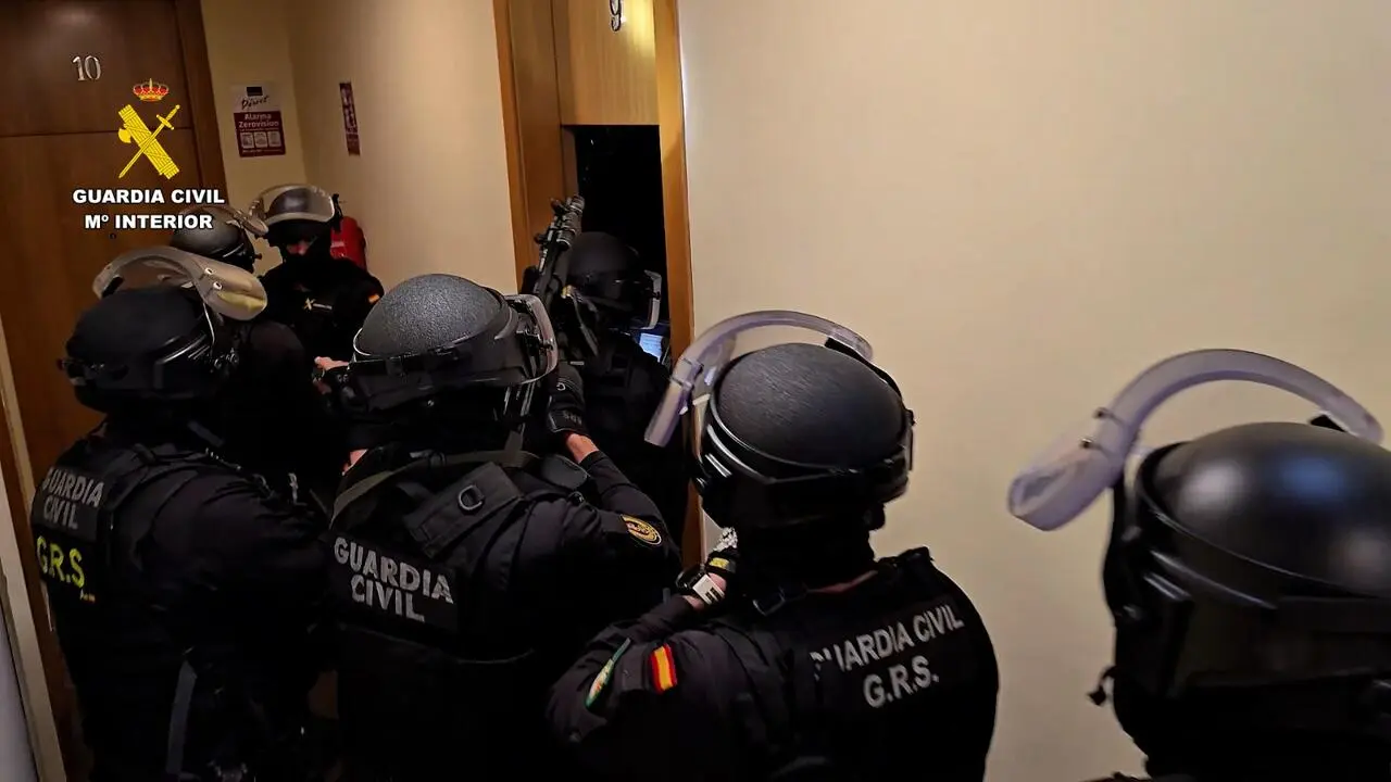 Un taller clandestino de armas en Sevilla, clave en una operaci&oacute;n contra el crimen organizado.