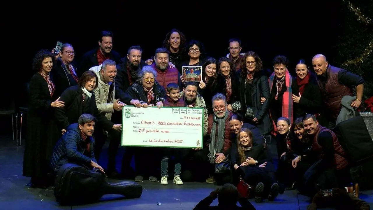 El Coro &lsquo;La Marcela&rsquo; de El Coronil, ganador del primer premio del XXIII Concurso de Villancicos de Gines.