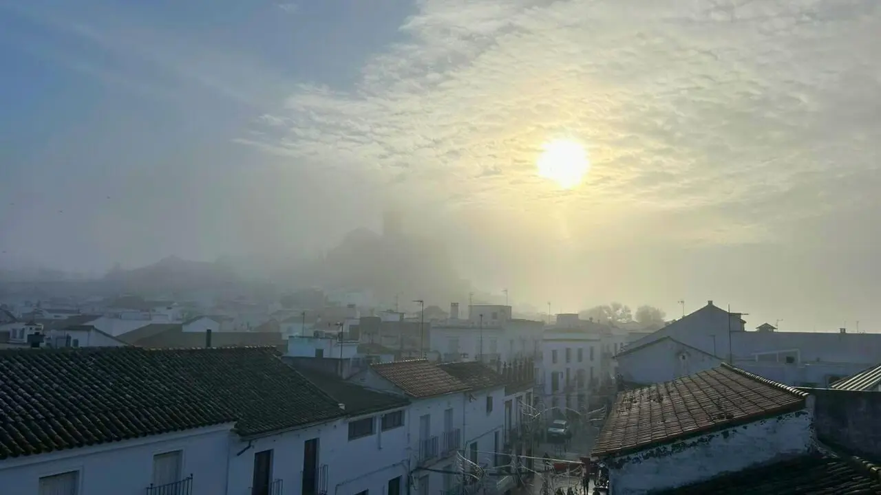 Osuna, esta ma&ntilde;ana del 5 de enero, con presencia de niebla y alta humedad. (1)