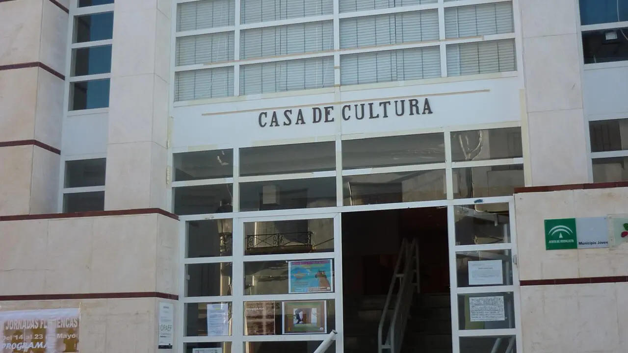 Casa de la Cultura Juli&aacute;n Canela de Herrera.