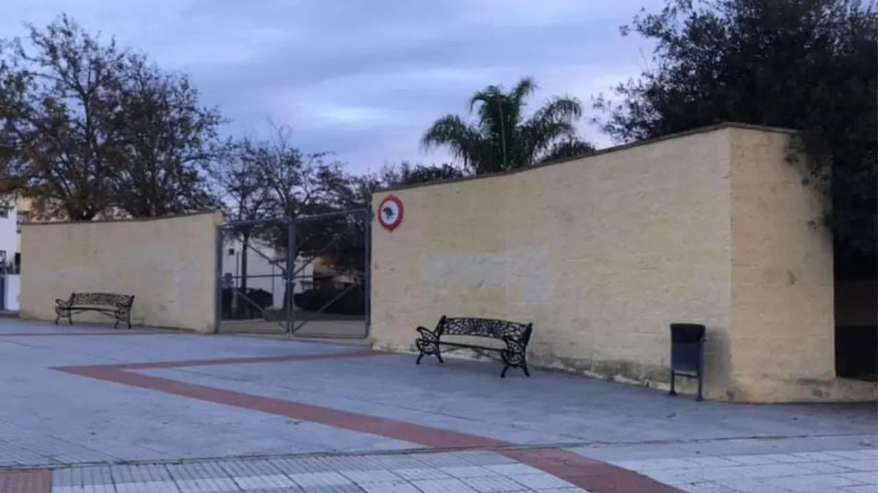 Parque cerrado en Alcal&aacute; de Guada&iacute;ra.