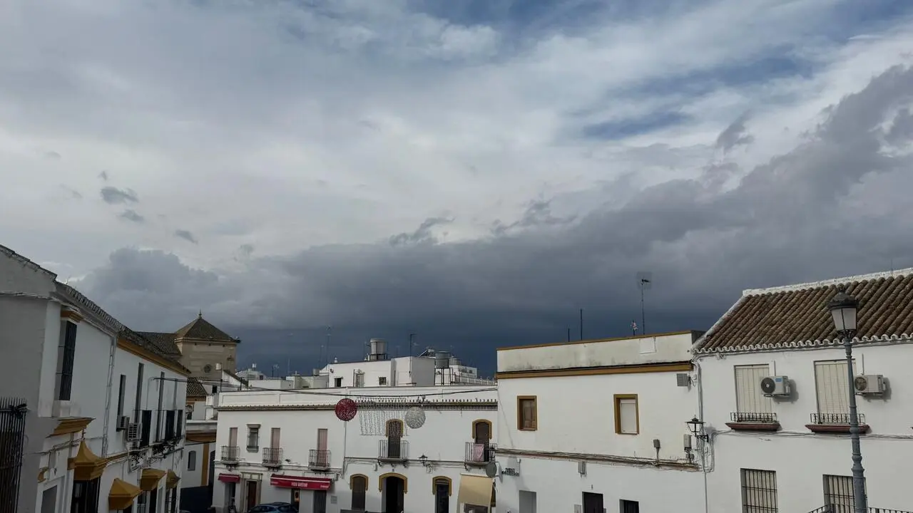 Cielo nuboso en Arahal.