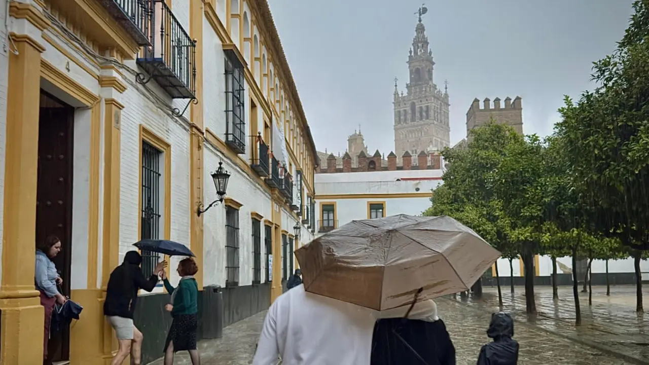 Lluvia en Sevilla // Imagen de archivo de Emergencias Andaluc&iacute;a.