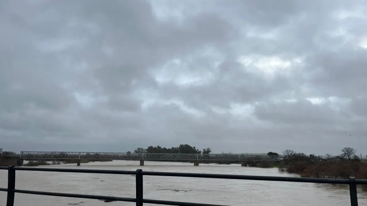 Guadalquivir a su paso por Lora del R&iacute;o.
