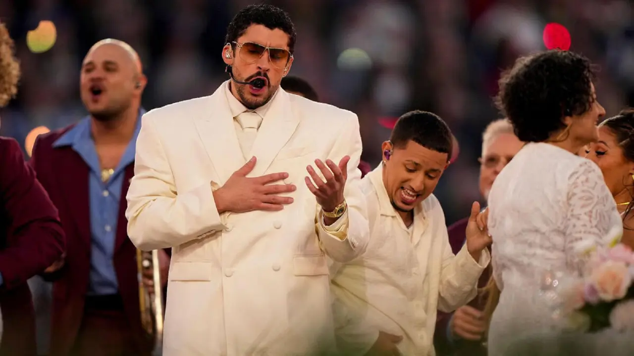 Bad Bunny en su actuaci&oacute;n en la Super Bowl // RTVE