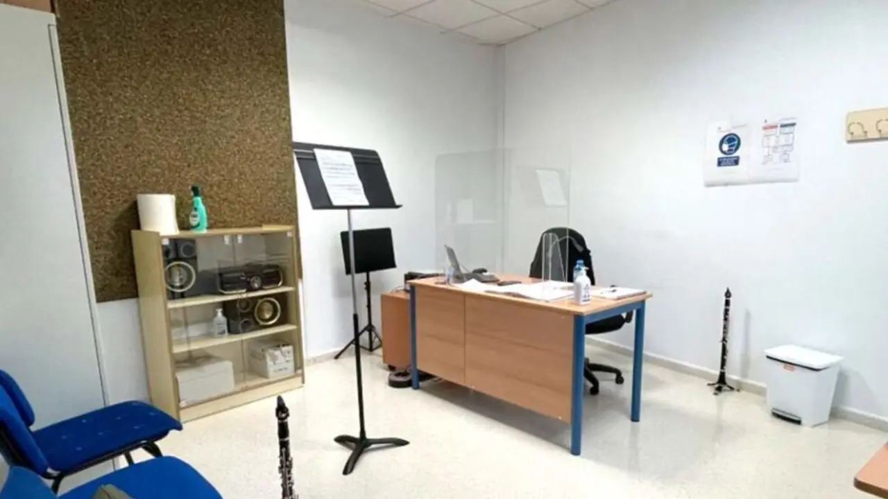 Interior del Conservatorio Elemental de M&uacute;sica de Coria del R&iacute;o. Imagen de su p&aacute;gina web.