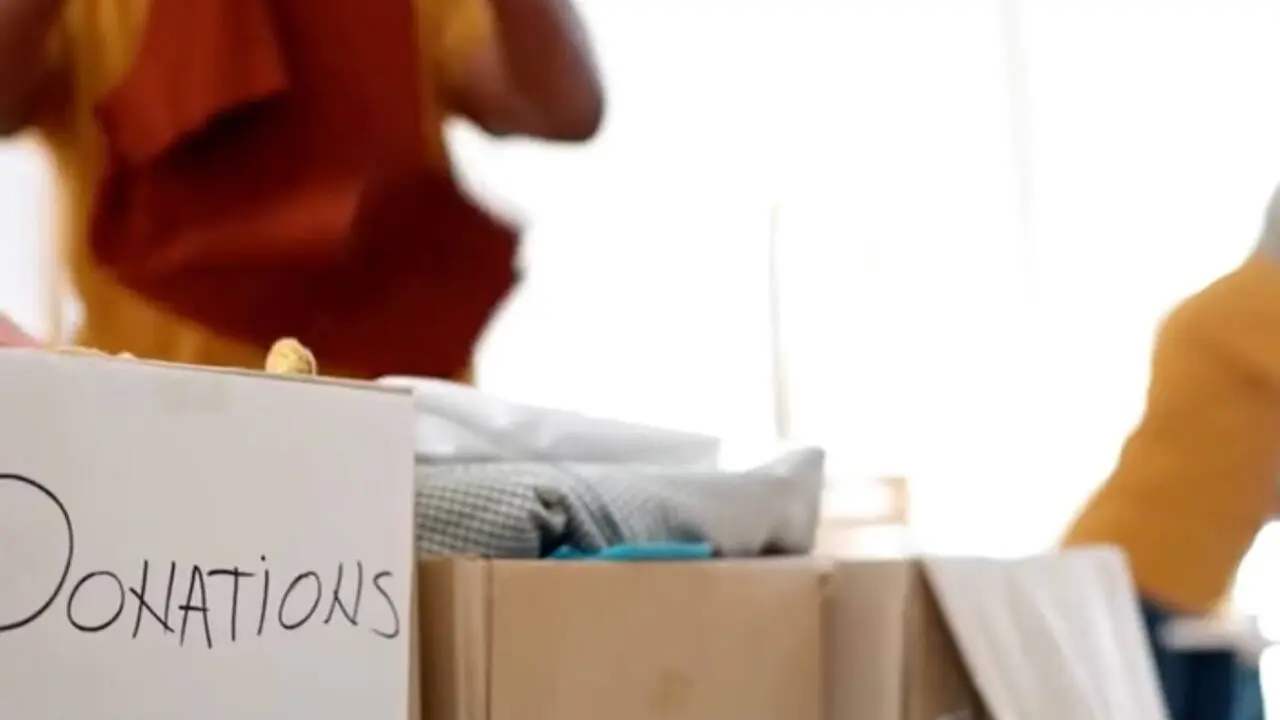 Donaci&oacute;n solidaria de ropa.