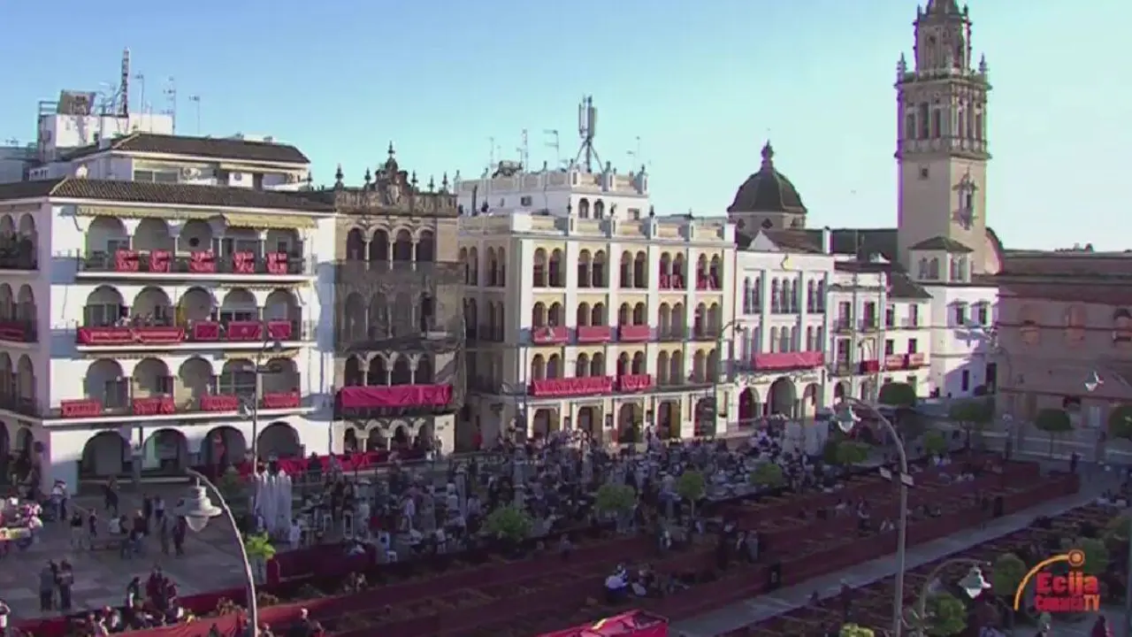 Imagen extra&iacute;da de &Eacute;cija TV.  Plaza de Espa&ntilde;a El Sal&oacute;n de &Eacute;cija.