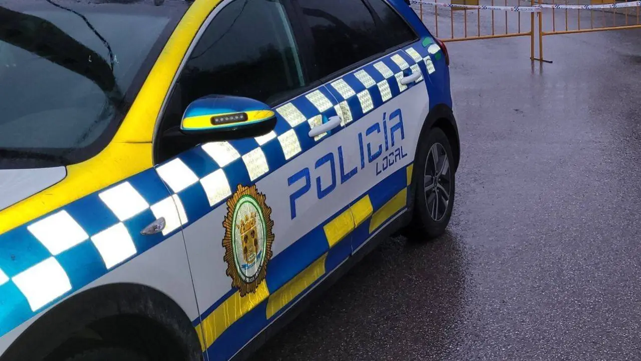 Veh&iacute;culo Polic&iacute;a Local de Cantillana.