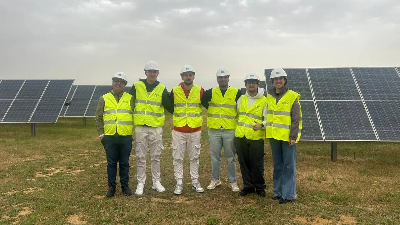 Alumnos y alumnas del IES Herrera en su visita al Parque Solar