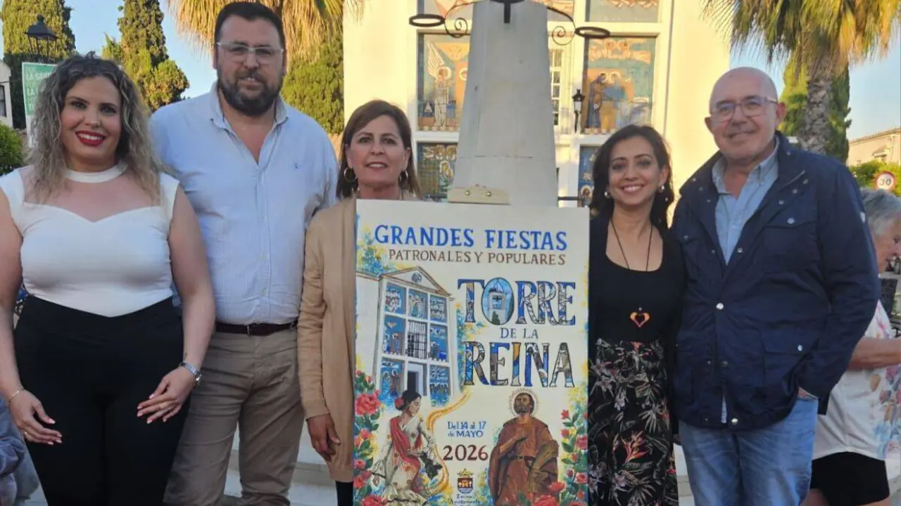 Presentaci&oacute;n del cartel y la programaci&oacute;n de las Fiestas Populares y Patronales de Torre de la Reina 2026 en la plaza Mayor.