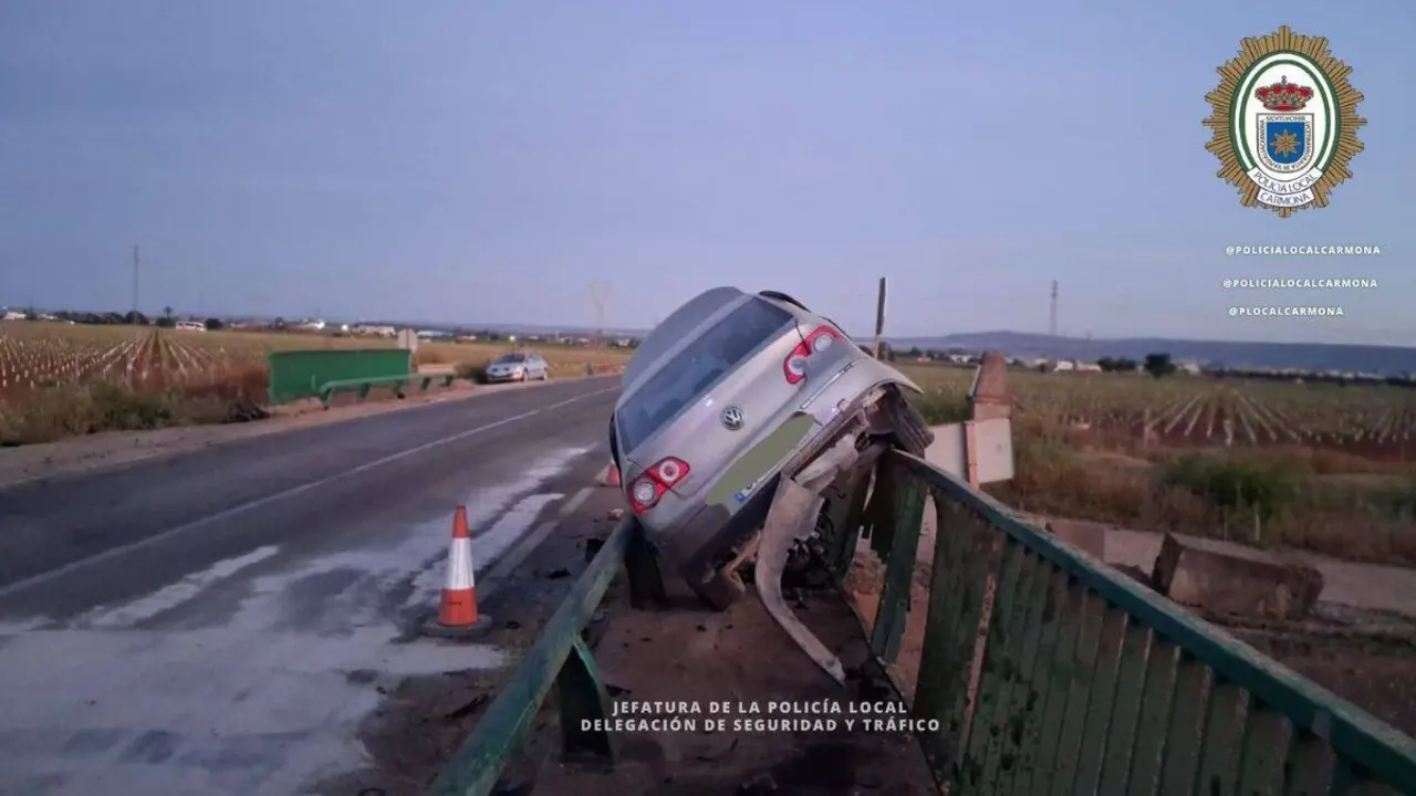 Accidente Carmona. Imagen compartida por la Polic&iacute;a Local.