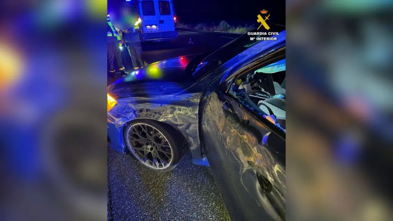 Veh&iacute;culo de alta gama localizado en El Coronil y recuperado en Carri&oacute;n de los C&eacute;spedes. Imagen compartida por la Guardia Civil.