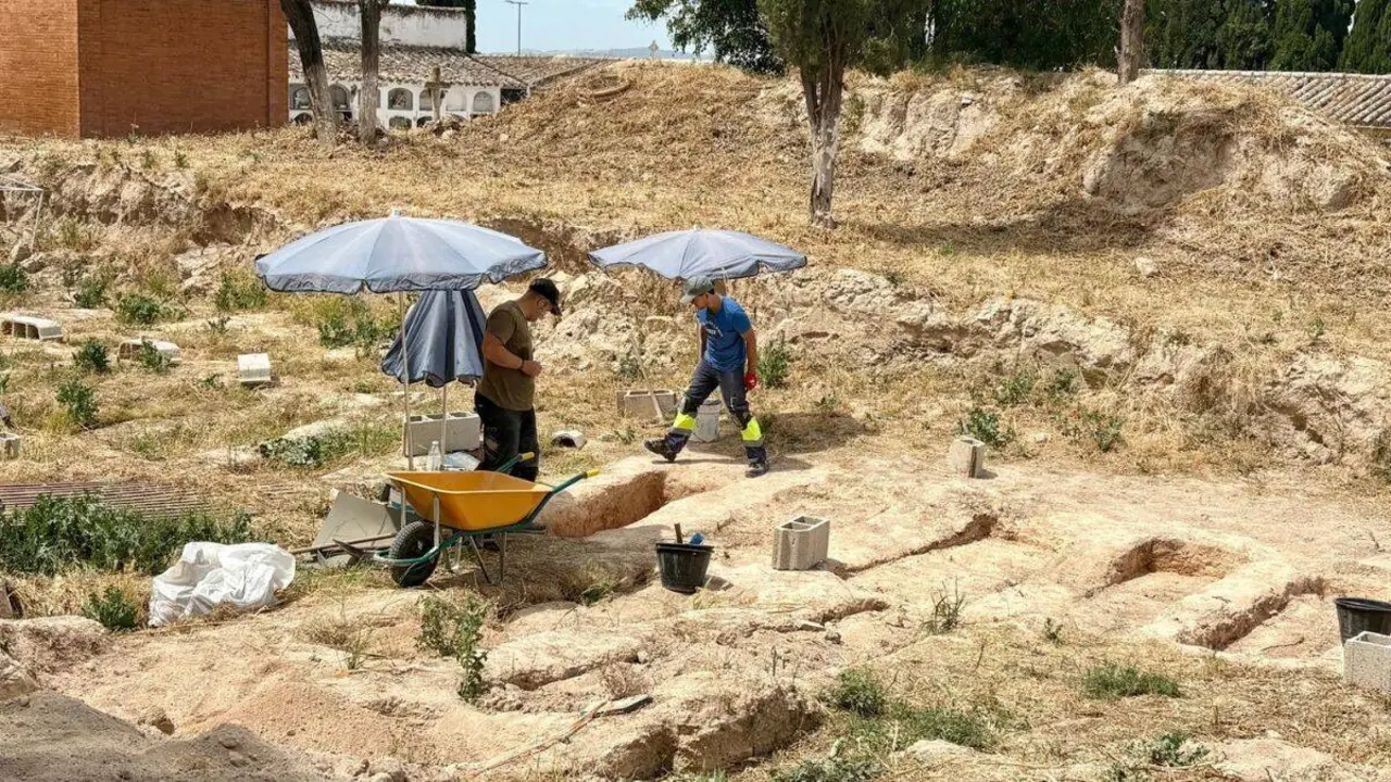 Trabajos de exhumaci&oacute;n.