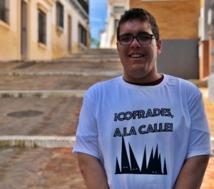 Entrevista a Ángel del Castillo, autor del famoso «Cofrades a la calle»