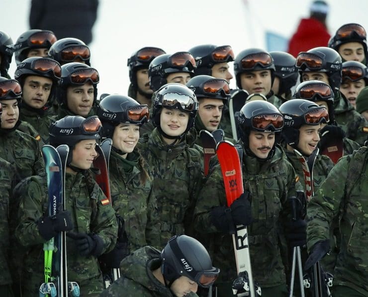 La princesa de Asturias participa en los ejercicios de montaña con sus compañeros de la Academia General Militar de Zaragoza en el Pirineo aragonés