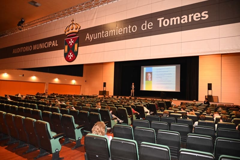 https://www.elpespunte.es/wp-content/uploads/2024/01/alumnos_ies_itaca_y_nestor_almendros_asisten_a_educamp22_programa_pionero_de_orientacion_academ_y_profesional_2_w.jpg