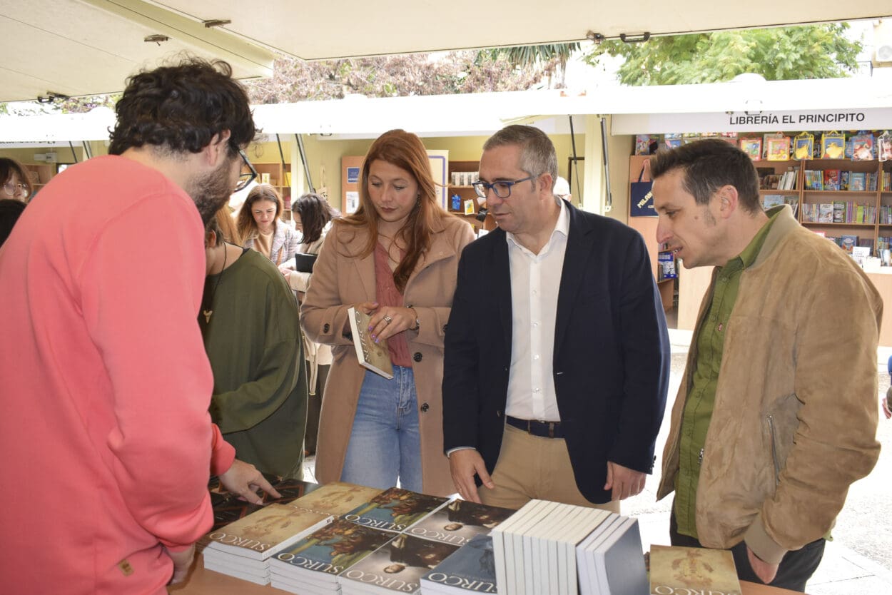 Inaugurada la VI Feria del Libro de Los Palacios y Vfca. (1)