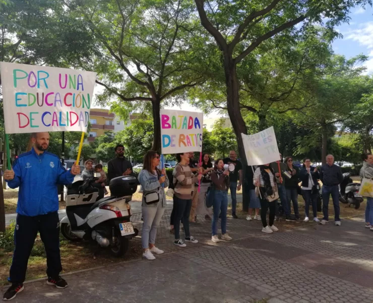 El PSOE de Alcalá se suma a las reivindicaciones de un colegio que pide una segunda línea infantil