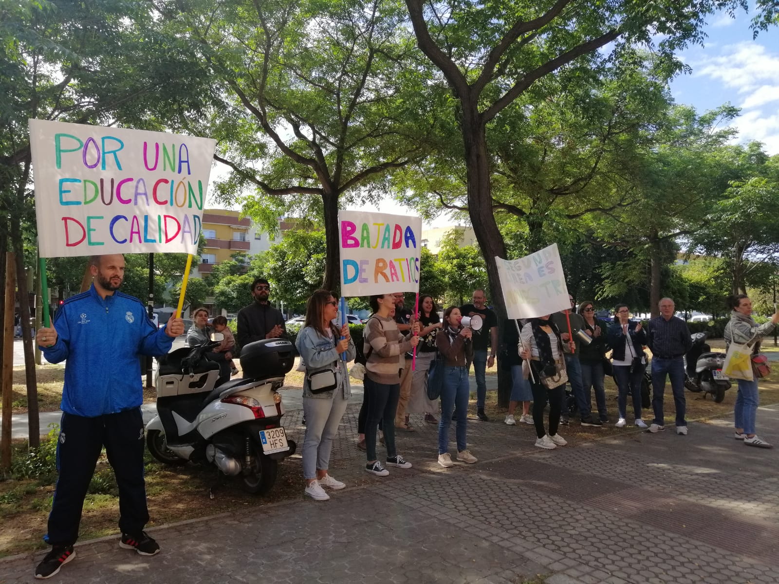 El PSOE de Alcalá se suma a las reivindicaciones de un colegio que pide una segunda línea infantil