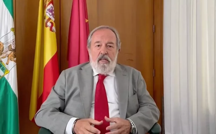 Alfonso Carmona, presidente del Colegio de Médicos de Sevilla habla sobre cuánto gana un médico en Andalucía