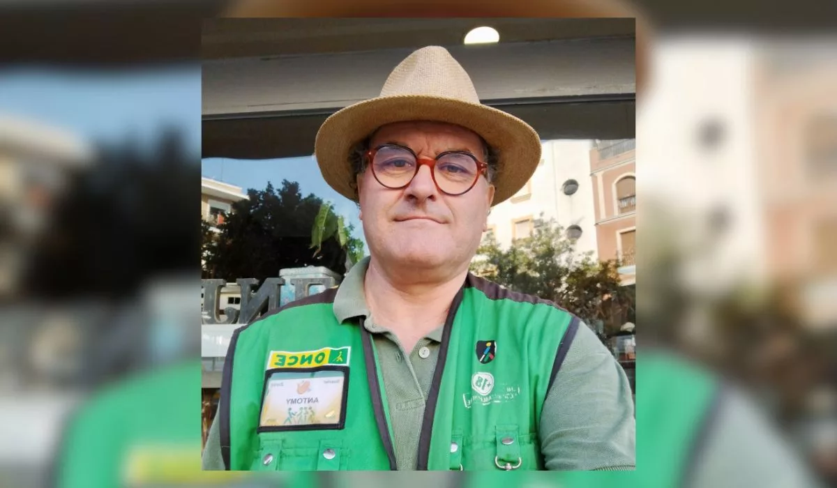 Antonio Mena Vendedor de la ONCE